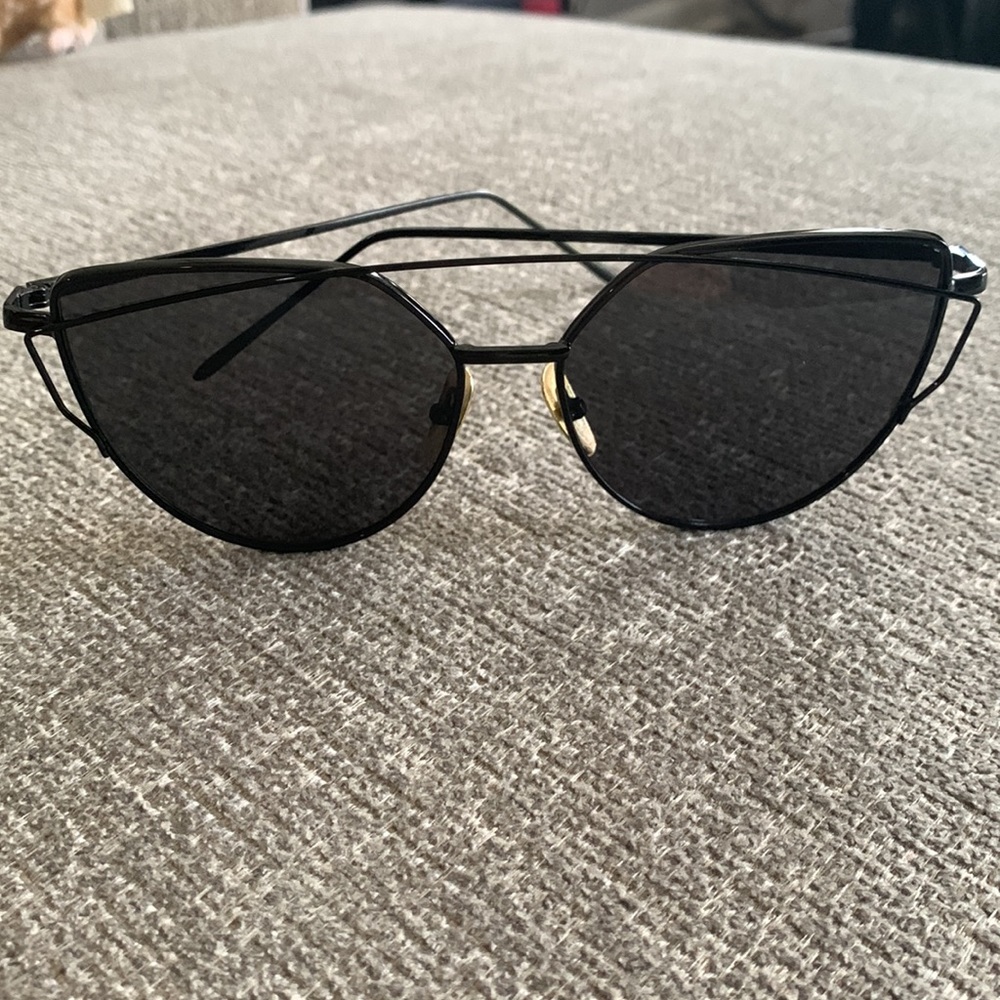 Sunglasses - Picture 4 of 5